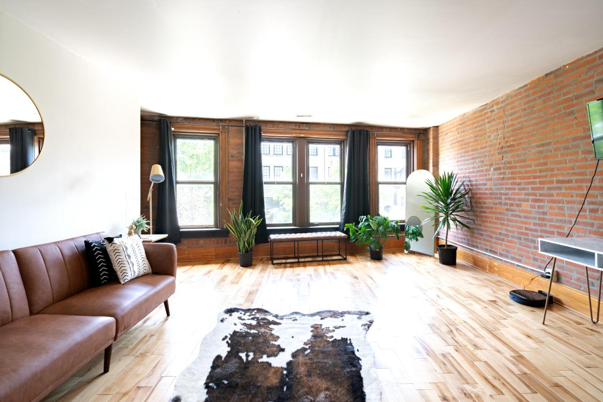 Prime Location Top Rated Clean Parking Free Hotel
