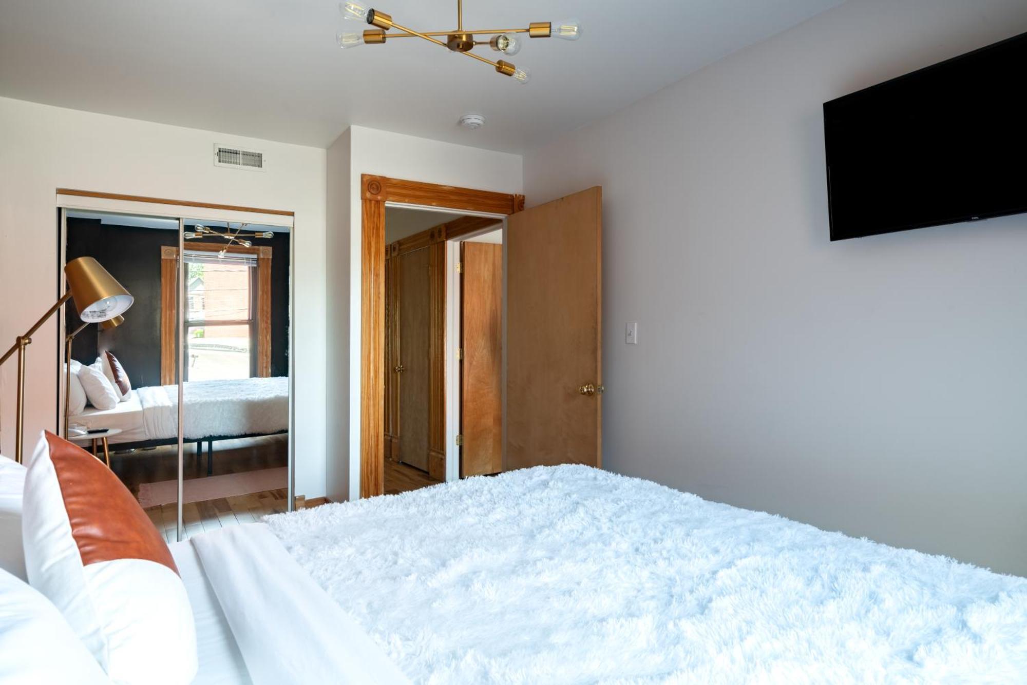 Prime Location Top Rated Clean Parking Free Hotel *