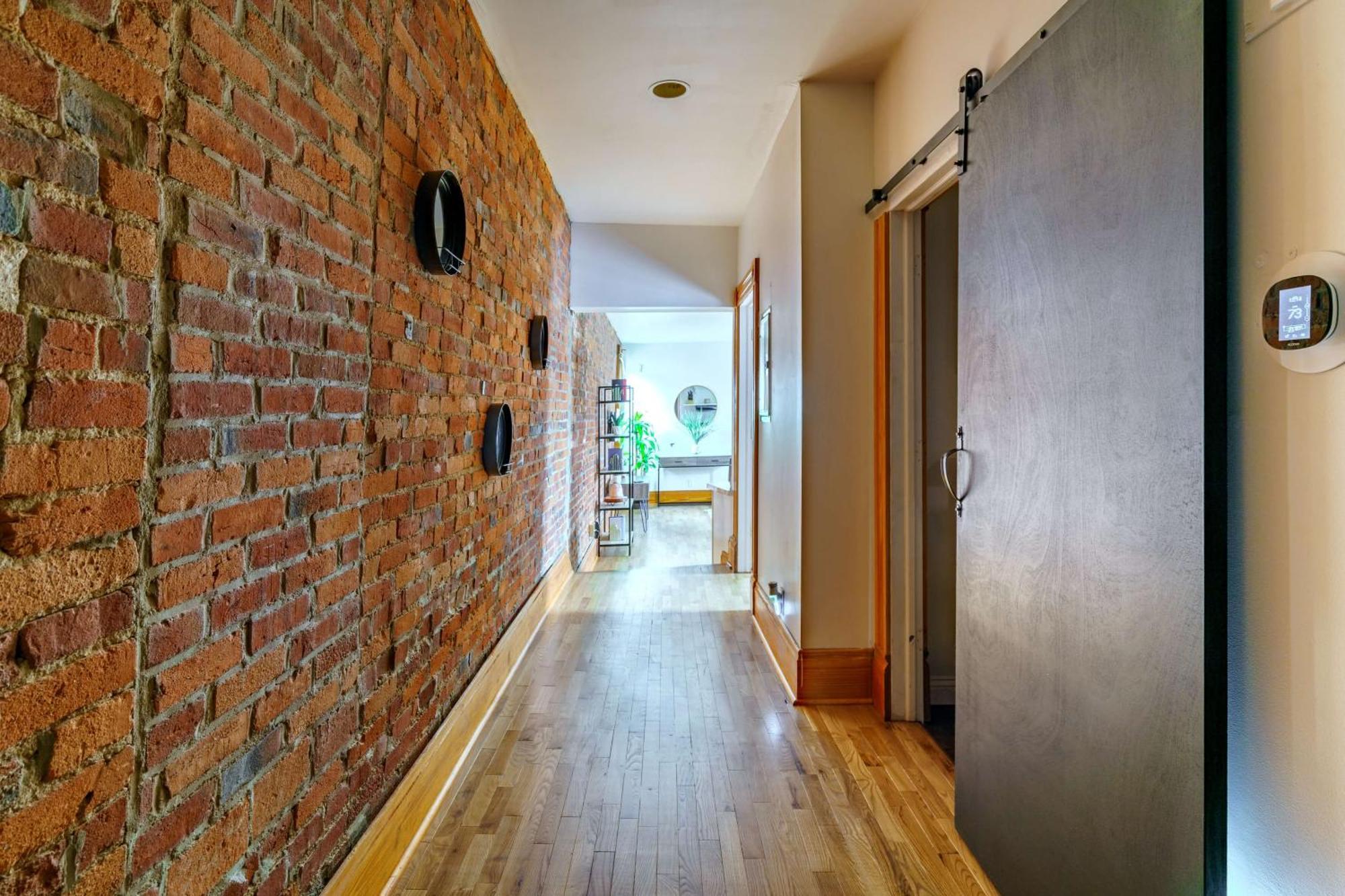 Prime Location Top Rated Clean Parking Free Hotel *