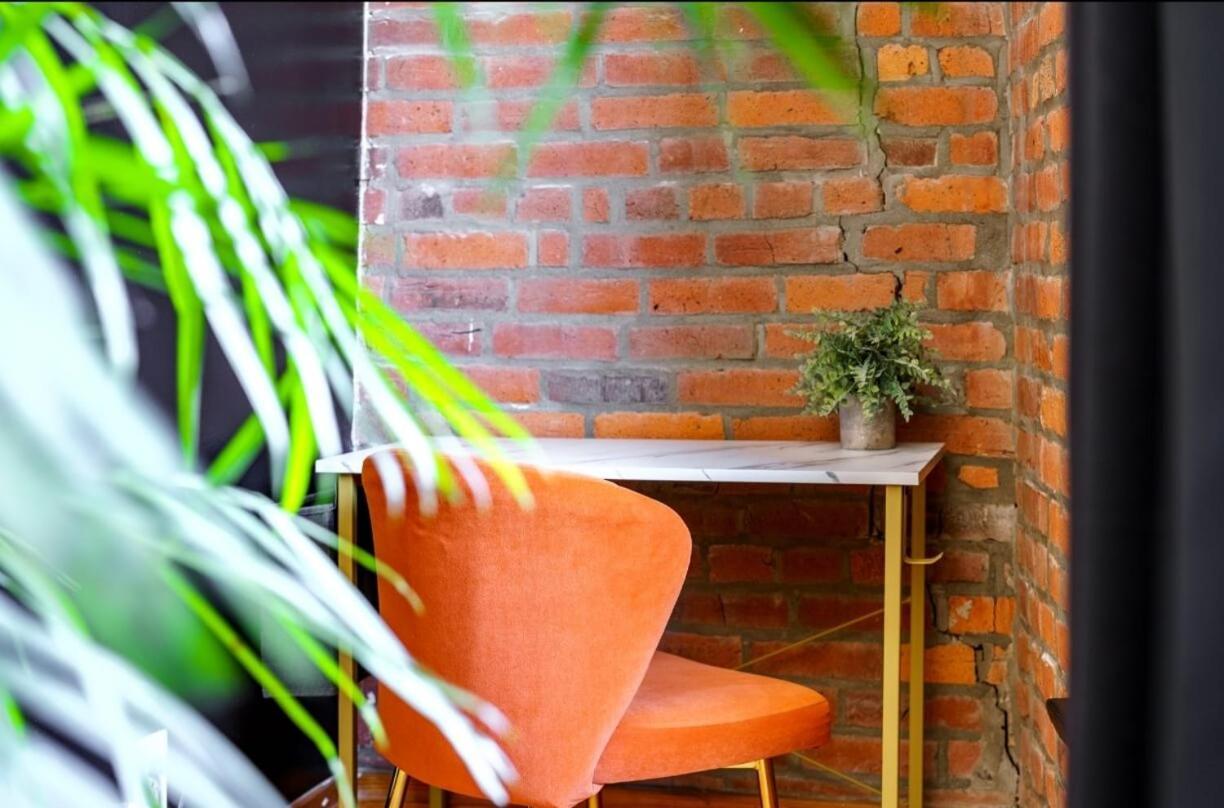 Prime Location Top Rated Clean Parking Free Hotel *