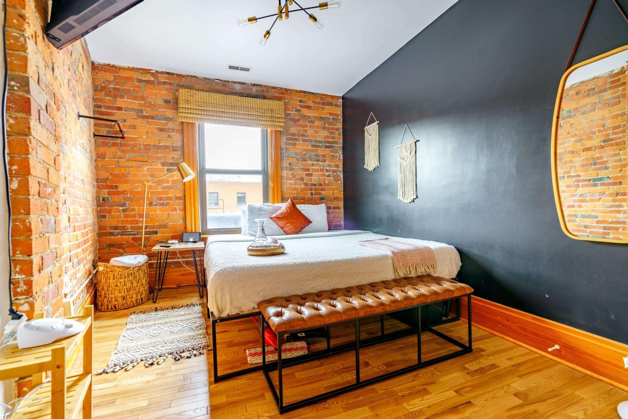 Hotel Prime Location Top Rated Clean Parking Free *